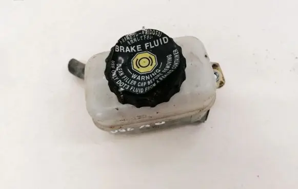 Brake fluid reservoir