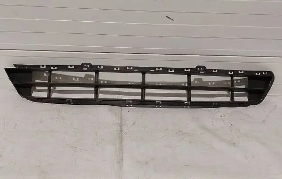 Hyundai Santa Fe Front bumper lower grill 86561B8100