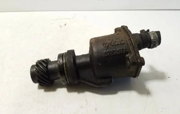 Volkswagen Golf III Vacuum pump 028207A
