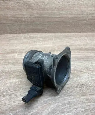 Audi A4 S4 B5 8D Mass air flow meter 037906461B AFH6010A