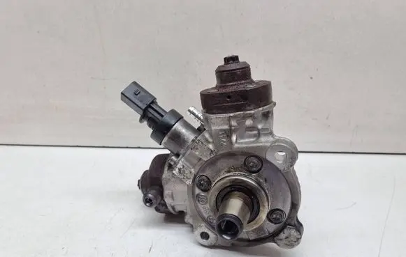 BMW 5 F10 F11 Fuel injection high pressure pump 7823470