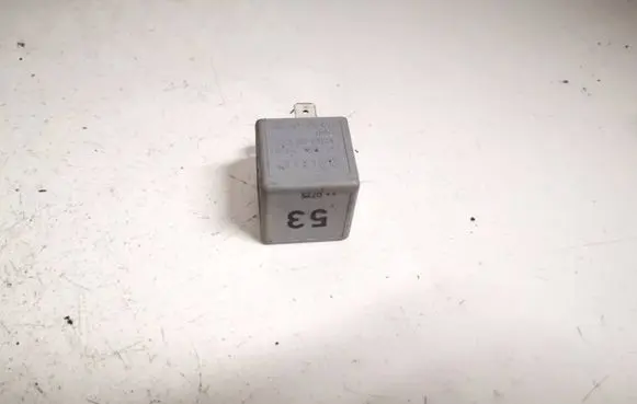 Volkswagen PASSAT B6 Other relay 141951253b v23134-b52-x227