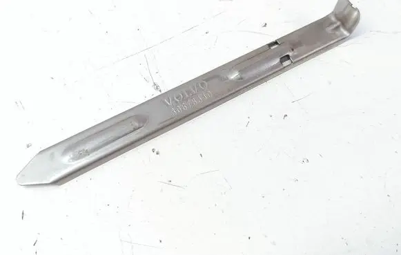 Volvo XC70 Headlight/headlamp mounting bracket 30678340