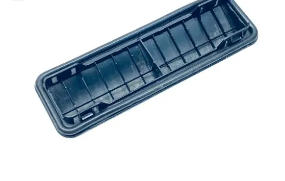 Quarter panel pressure vent