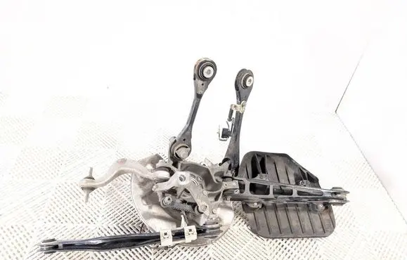 BMW 7 G70 Rear wheel hub spindle/knuckle 6898355 6898559 8833444