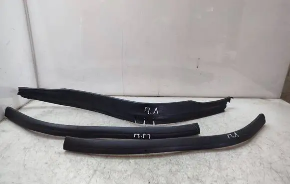 Mercedes-Benz E A207 Engine compartment rubber A2046280198