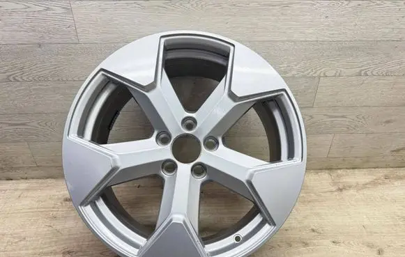 Volvo EX30 R18 alloy rim 80000277