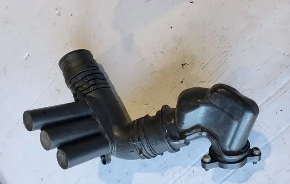 Air intake hose/pipe