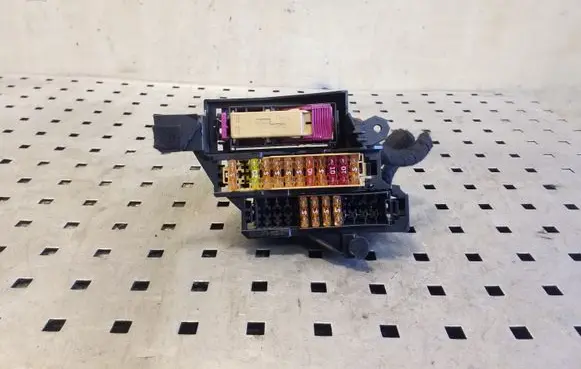 Audi A4 S4 B8 8K Fuse module 8K2971845B