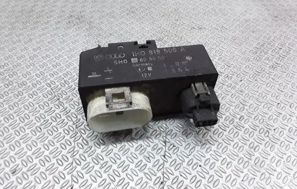 Volkswagen Golf III Coolant fan relay 1H0919506A