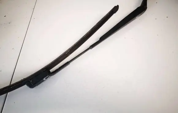 Front wiper blade arm