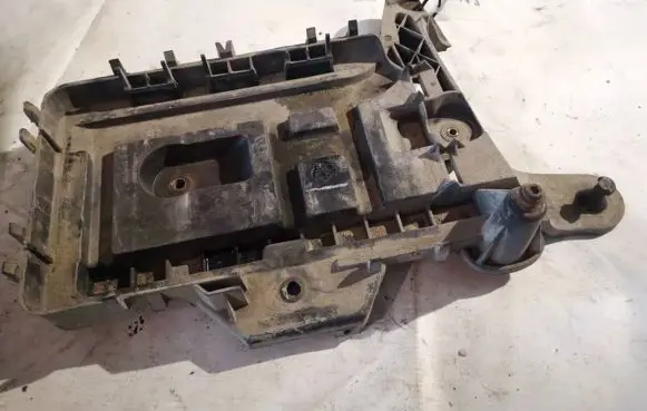Battery box tray