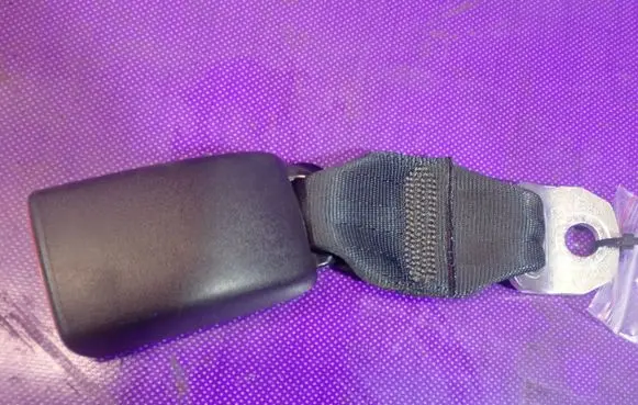 Peugeot 107 Front seatbelt buckle E034501