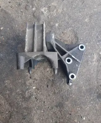 Opel Vectra B Gearbox mounting bracket 90497583