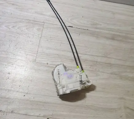 Suzuki Vitara (LY) Rear door lock 8230154P02