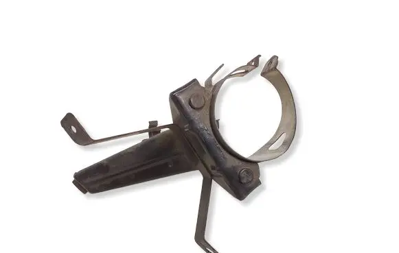 Nissan Pathfinder R51 Fuel filter bracket/mount holder 