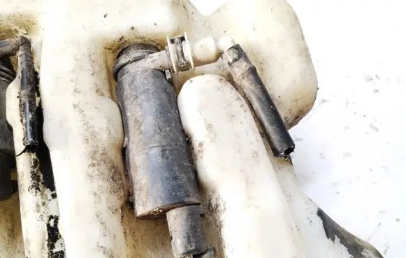 BMW 5 E39 Windscreen/windshield washer pump