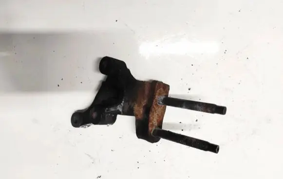 Mazda Xedos 9 Engine mounting bracket