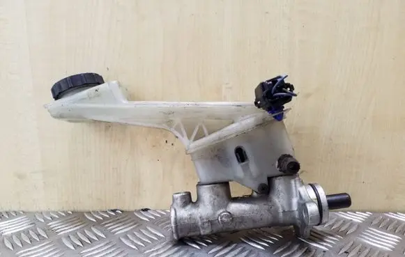 Master brake cylinder