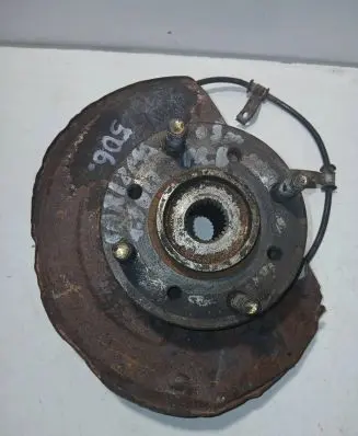 Mitsubishi Carisma Front wheel hub