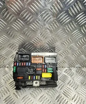 Citroen DS3 Fuse module 9667199680