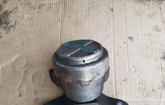 Ford Mondeo MK IV Engine mount vacuum valve 