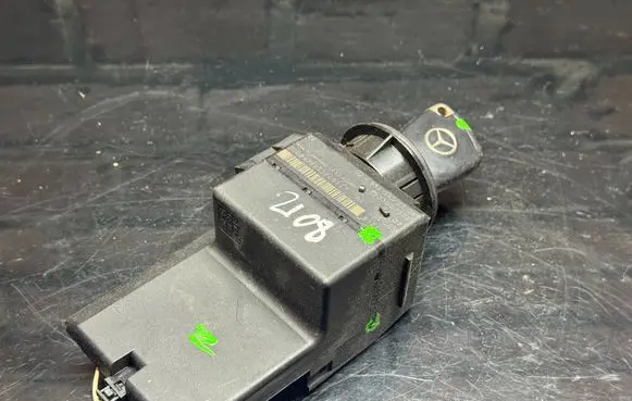 Mercedes-Benz Vito Viano W639 Ignition lock A6395452108 500842825 33002308