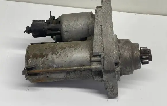 Volkswagen Golf V Starter motor 02T911023S
