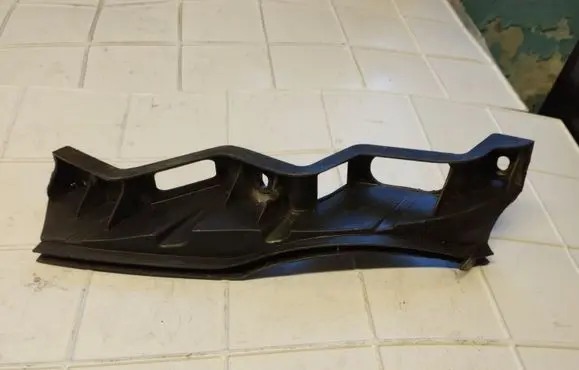 Volkswagen PASSAT B6 Front bumper mounting bracket 3C0807890