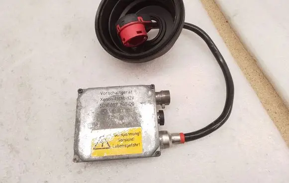 BMW 5 E39 Headlight ballast module Xenon 5DV00776029 8387114