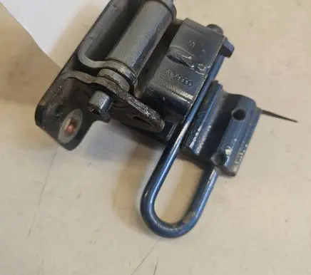Audi A4 S4 B6 8E 8H Front door lower hinge 8E0831411