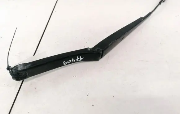 Volkswagen PASSAT B6 Front wiper blade arm 3C1955409C