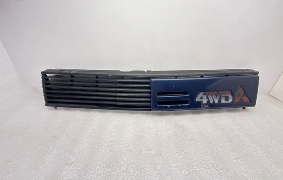 Mitsubishi Mirage V CJO Front bumper upper radiator grill MB527752