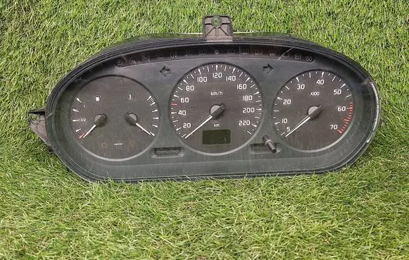 Speedometer (instrument cluster)