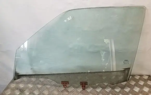 Nissan Juke I F15 Front door window glass four-door