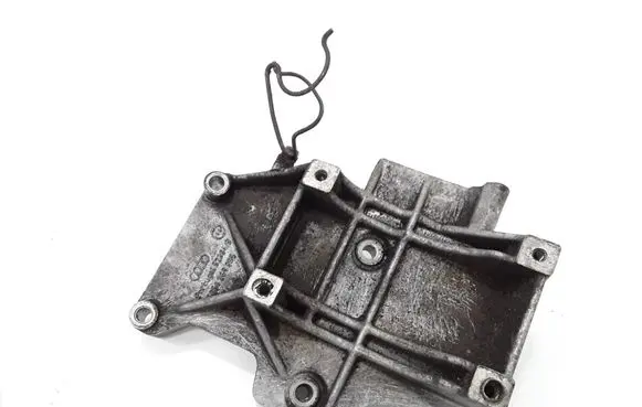 Audi A4 S4 B5 8D A/C compressor mount bracket 058260885A