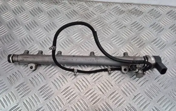 Mercedes-Benz C W203 Fuel main line pipe A6460701695 0445214165