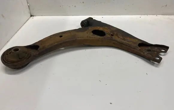 Toyota RAV 4 (XA30) Front lower control arm/wishbone
