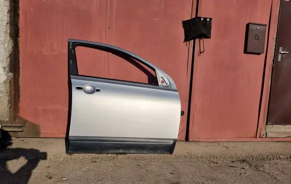 Nissan Qashqai Front door 