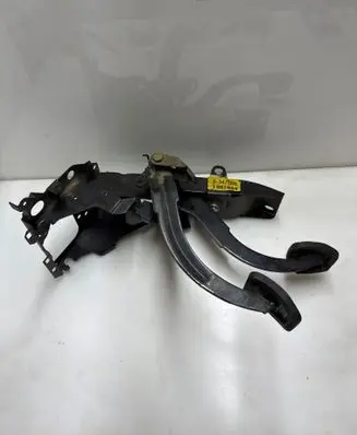 BMW 5 E34 Pedal assembly 1981684