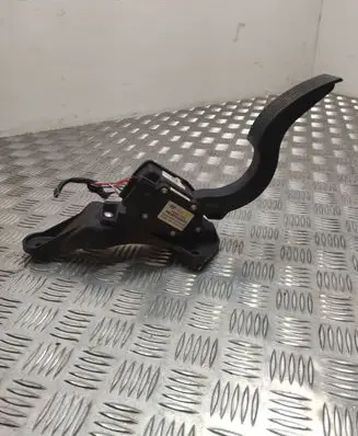Hyundai Santa Fe Accelerator throttle pedal 327262B100