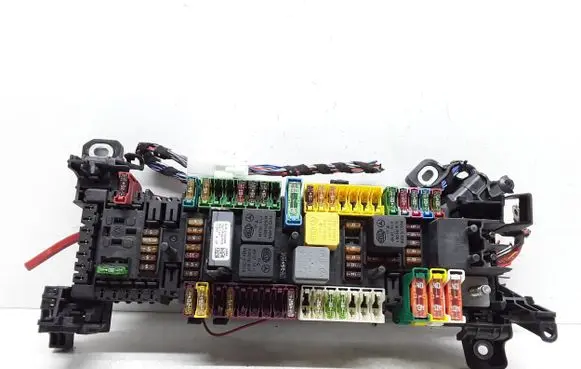 Mercedes-Benz A W176 Fuse module A2465400340