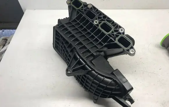 Skoda Octavia Mk2 (1Z) Intake manifold 03C129711AD 03F145749C