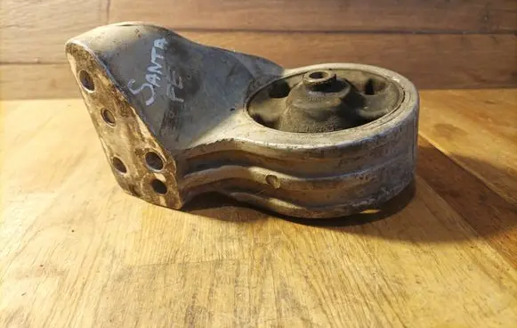 Hyundai Santa Fe Engine mount bracket
