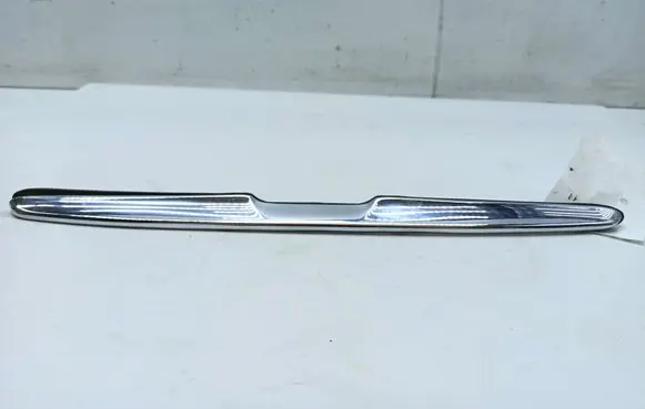 Mercedes-Benz COMPAKT W115 Tailgate trim 1077580202