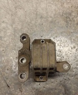 Opel Signum Engine mount bracket