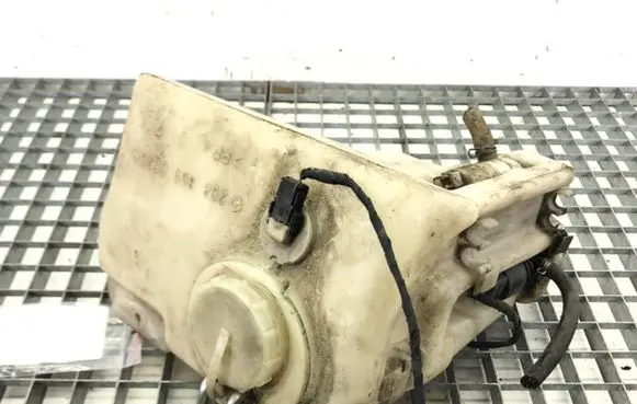 Mercedes-Benz CLK A208 C208 Windshield washer fluid reservoir/tank 2088690020