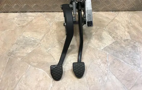 BMW X1 E84 Brake pedal 6762250
