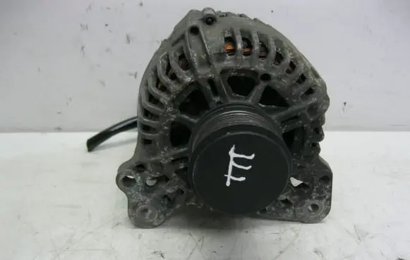 Volkswagen PASSAT B6 Generator/alternator 06F903023E