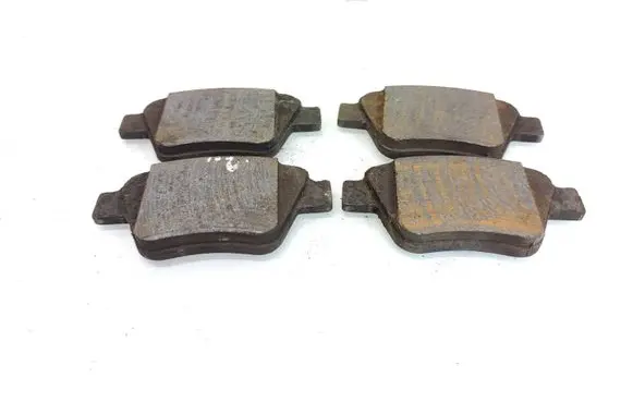 Volkswagen Caddy Brake pads (rear) 